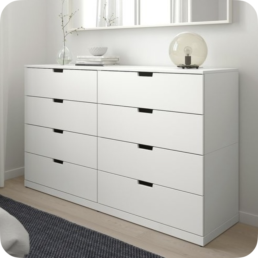 Stor hvit kommode som kan flyttes med Flytto